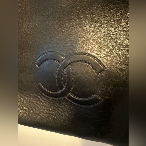 Chanel black leather handbag. Made in Italy. Gold chain. Excellent condition - Picture 3 of 9